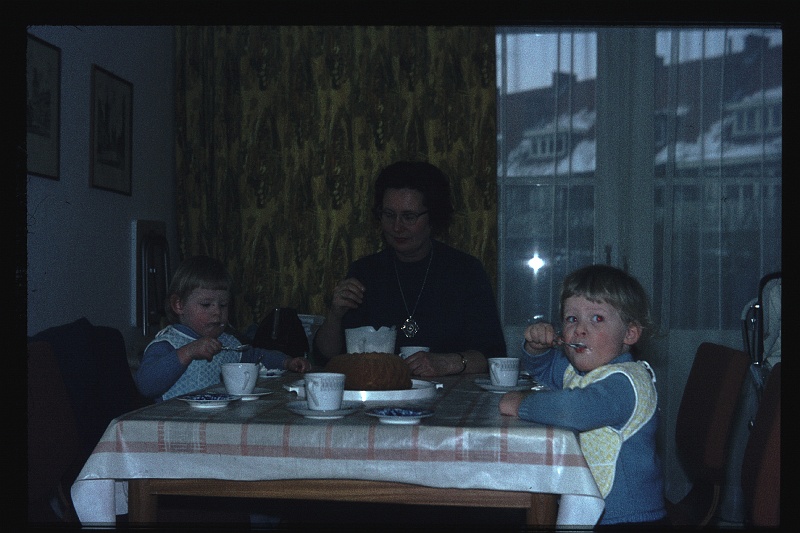 02.Delft feb 1966 Ilse,Brigitte,Marion.JPG